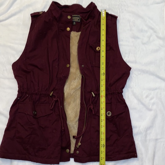 C’EST TOI MAROON CARGO UTILITY FUR LINED VEST - Picture 7 of 9